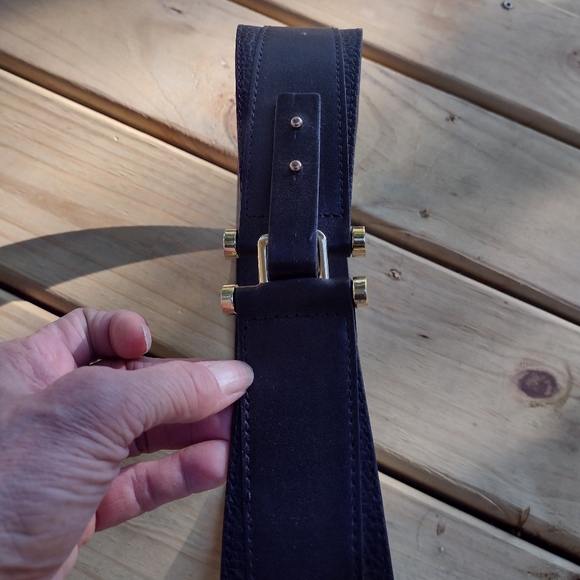The Limited Accessories - Medium black and gold belt from the Limited leather, waist cinch, mint condition